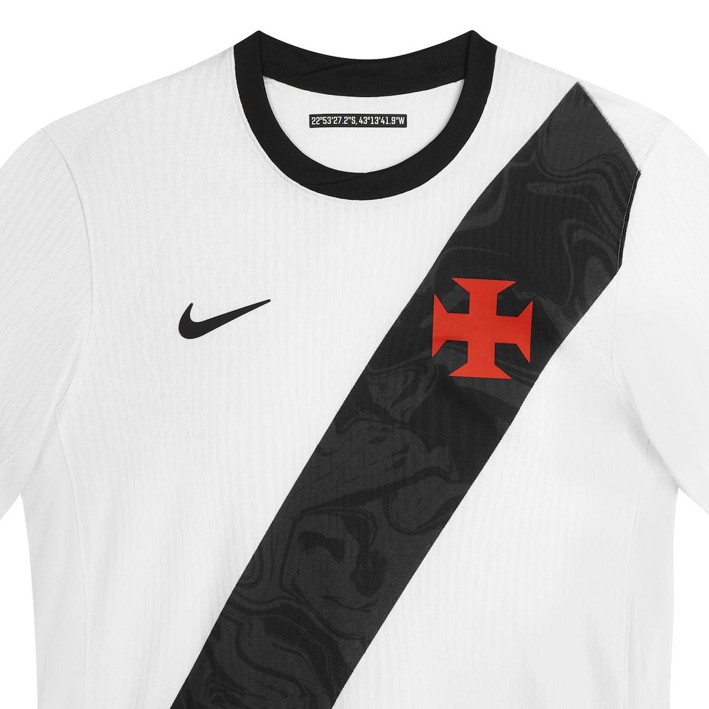 https://images.tcdn.com.br/img/img_prod/1006590/camisa_vasco_away_26_jogador_3_20260522110227_57213170eae2.jpg