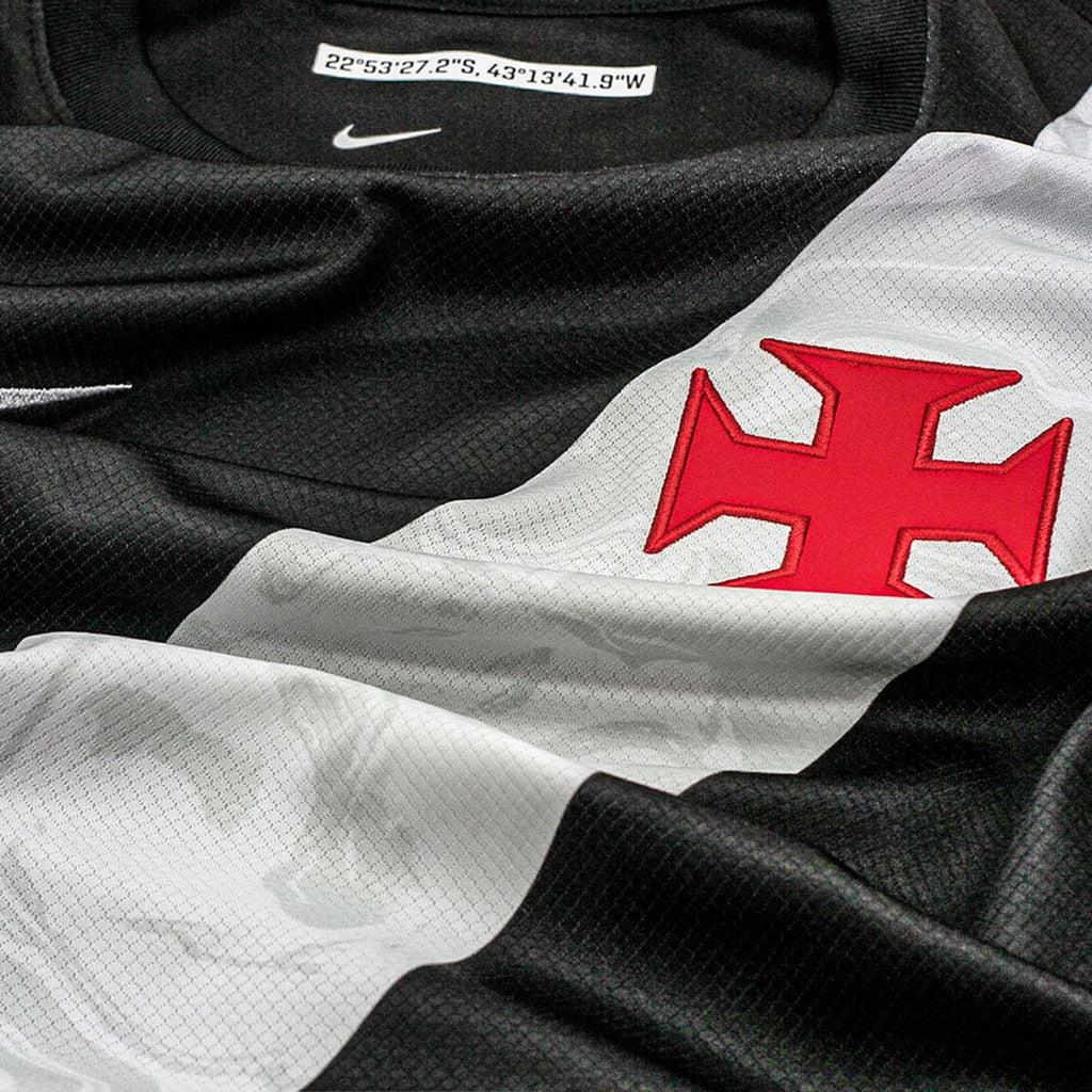 https://images.tcdn.com.br/img/img_prod/1006590/camisa_vasco_home_26_torcedora_feminina_3_20260522110211_d94962a98046.jpg