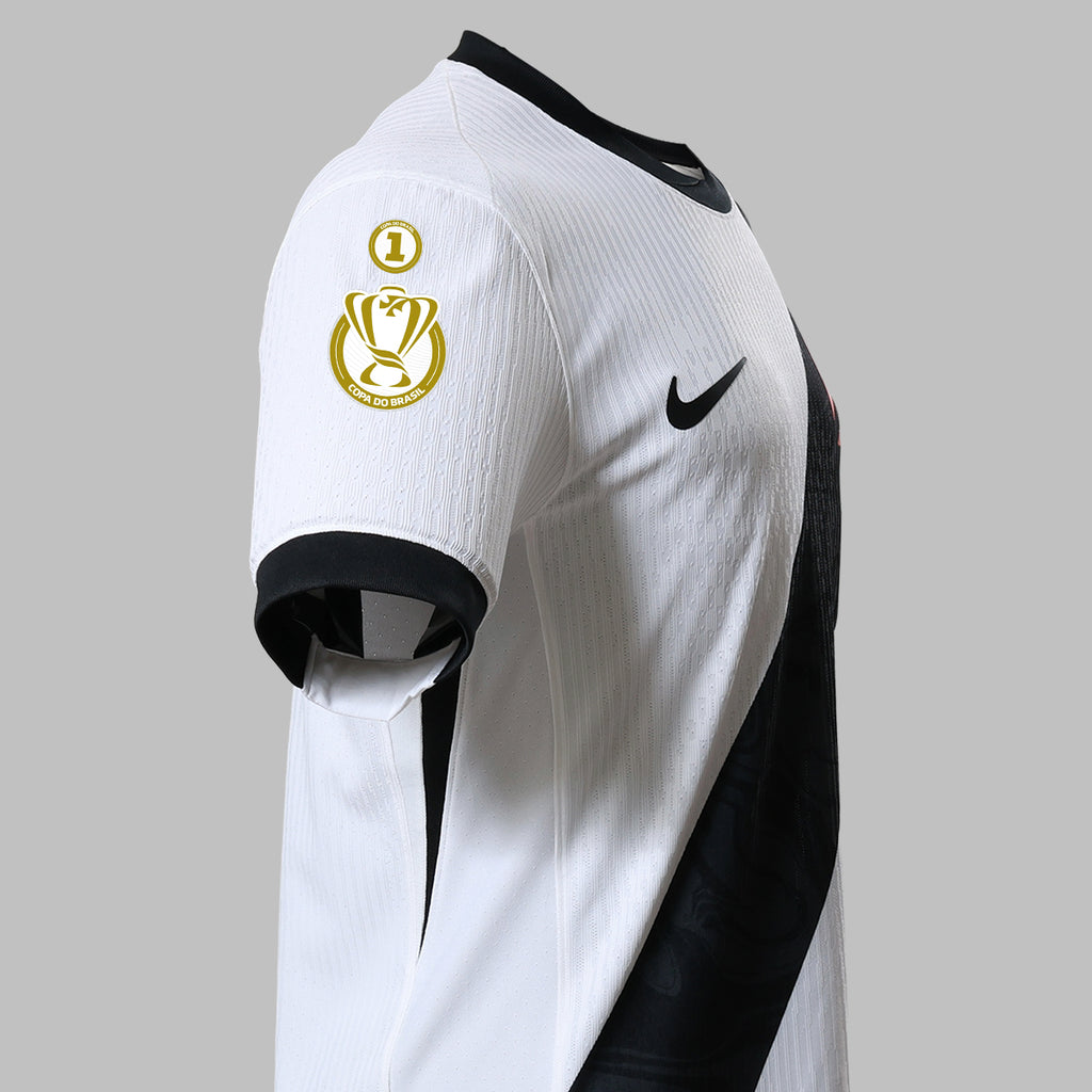 https://images.tcdn.com.br/img/img_prod/1006590/camisa_vasco_nike_away_26_torcedor_kit_patch_copa_do_brasil_2026_6769_2_07f08e10e450f5684a276b7617dc14b9_20260522110230.jpg