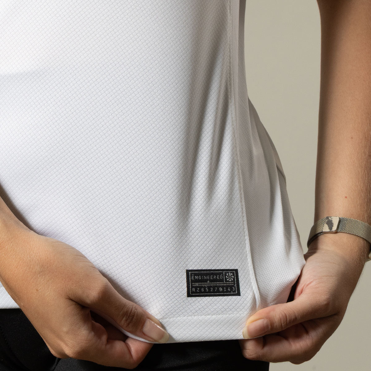https://images.tcdn.com.br/img/img_prod/1006590/camisa_vasco_nike_away_26_torcedora_feminina_4_20260522110228_a33e0f510463.jpg