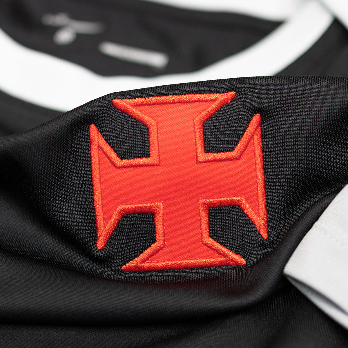 https://images.tcdn.com.br/img/img_prod/1006590/camisa_vasco_treino_26_masculina_5_20260522110218_1d487c3dd430.jpg